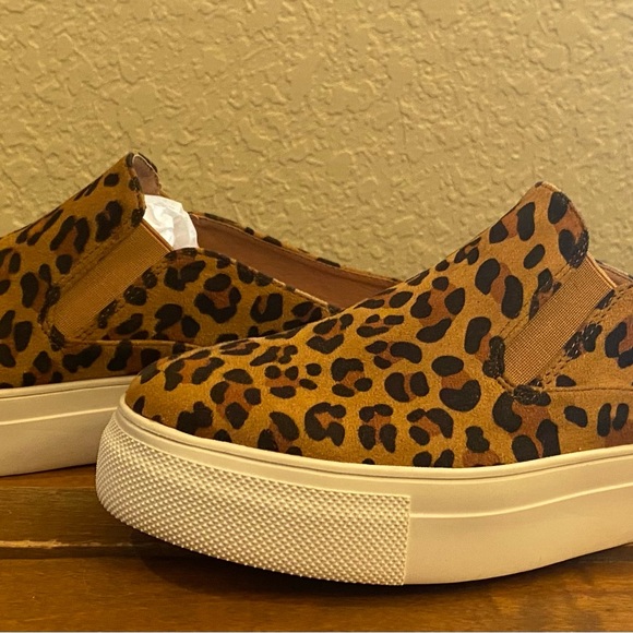 Very Volatile Leopard Slip-on Sneakers - Picture 2 of 9